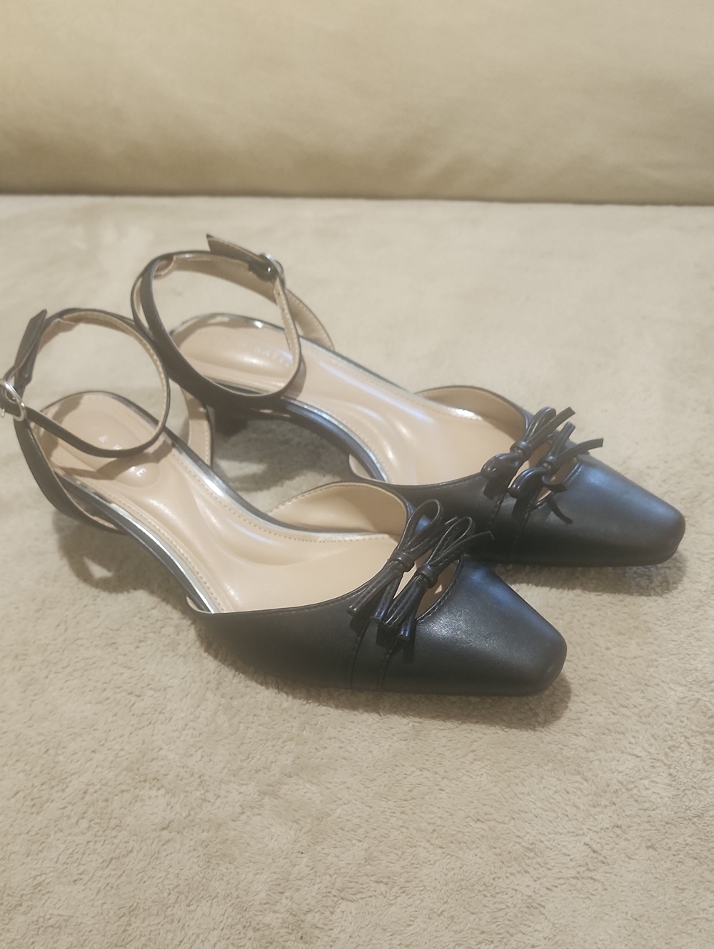 NWT.Black Women's Ankle-Strap Pointed-Toe Flats with Bow Detail